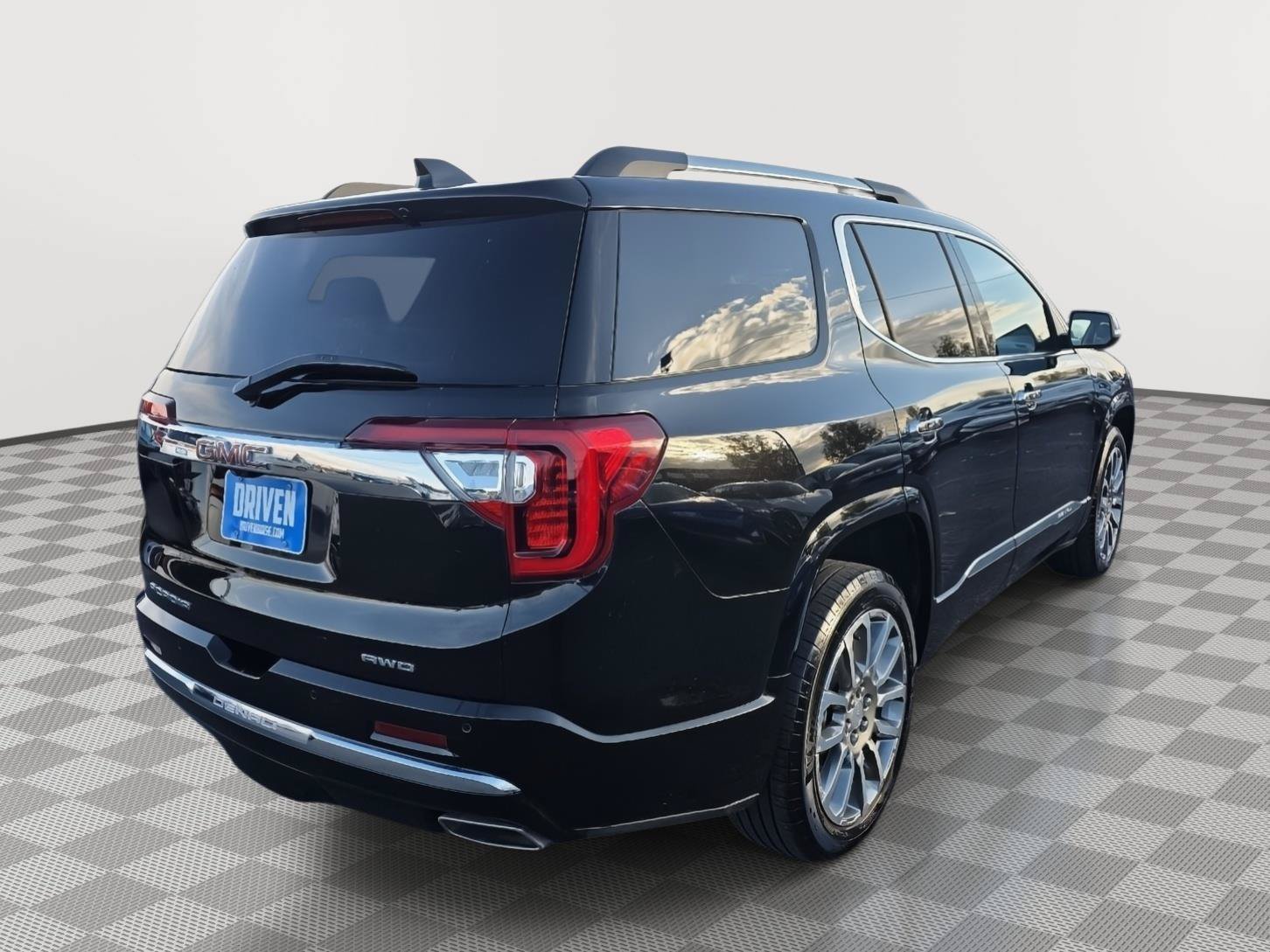 Used 2023 GMC Acadia Denali w/ Denali Ultimate Package AWD/4WD image 4