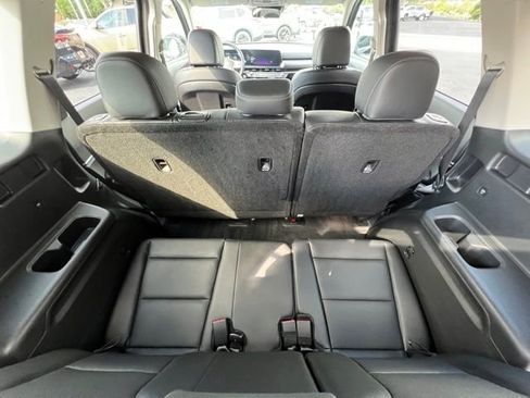 Used 2025 Kia Telluride LX image 10
