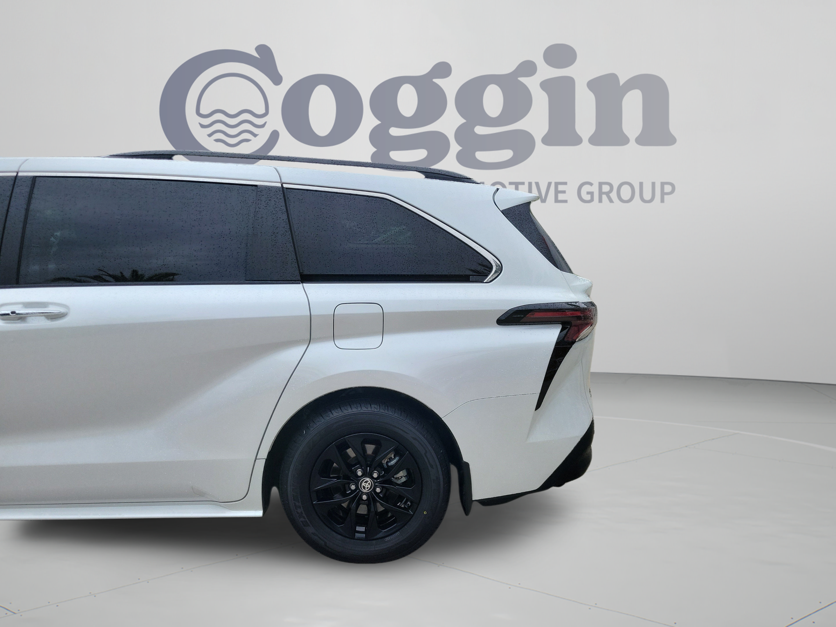 Certified 2024 Toyota Sienna XLE FWD image 29