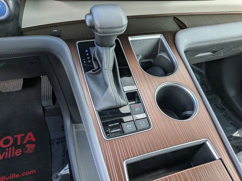 Used 2024 Toyota Sienna LE image 33