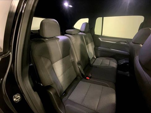 Used 2025 GMC Acadia Elevation AWD/4WD image 23