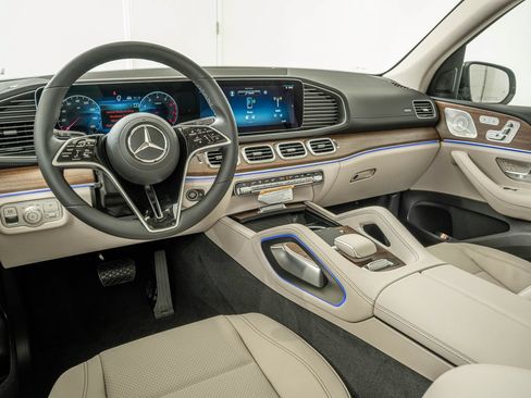Used 2026 Mercedes-Benz GLS 450 4MATIC image 29