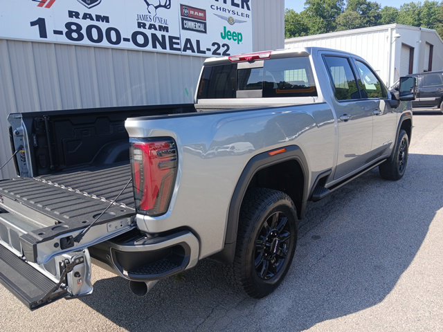 Used 2025 GMC Sierra 2500 AT4 w/ AT4 Premium Plus Package AWD/4WD image 3
