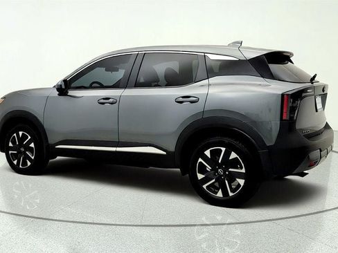 Used 2025 Nissan Kicks SV AWD/4WD image 7