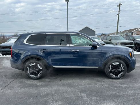 New 2025 Kia Telluride S image 4