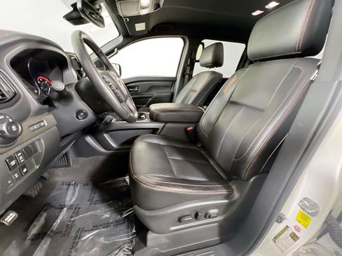 Used 2021 Nissan Titan PRO-4X w/ Pro-4x Convenience Package image 19