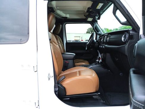 Used 2023 Jeep Wrangler Unlimited Sahara w/ Cold Weather Group AWD/4WD image 29