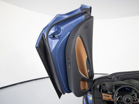 Used 2026 McLaren Artura Spider RWD image 12