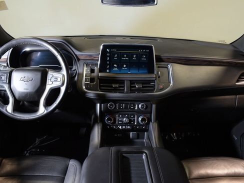 Used 2022 Chevrolet Tahoe Z71 w/ Luxury Package AWD/4WD image 16