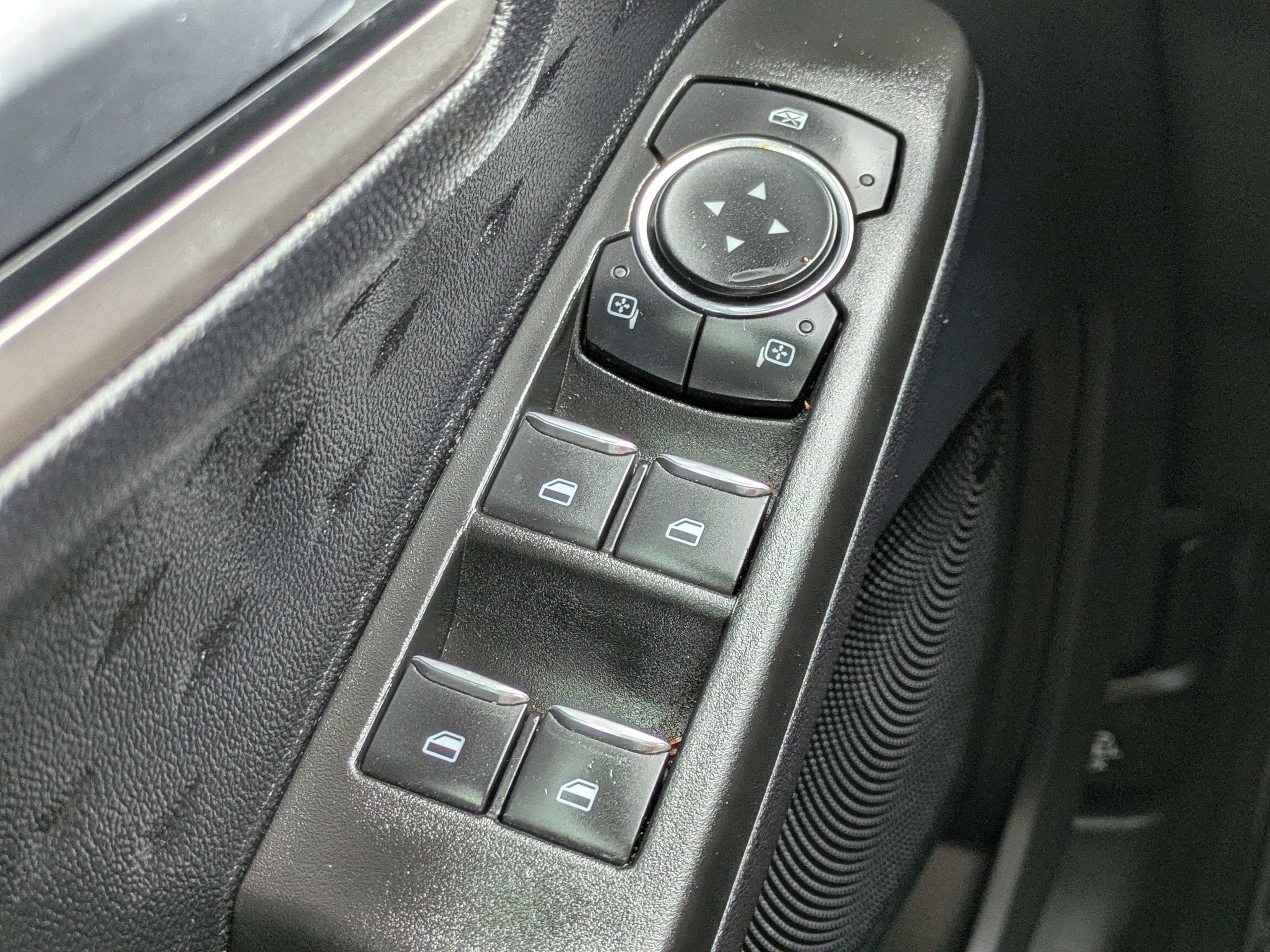 Used 2020 Ford Escape SE FWD image 18