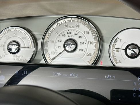 Certified 2017 Rolls-Royce Dawn RWD image 12