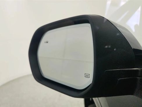 Used 2024 Chevrolet Traverse RS FWD image 24