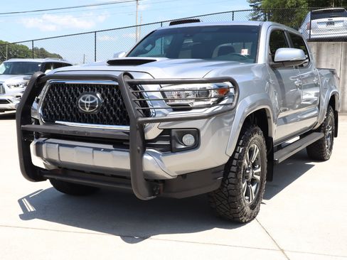 Used 2018 Toyota Tacoma TRD Sport image 32