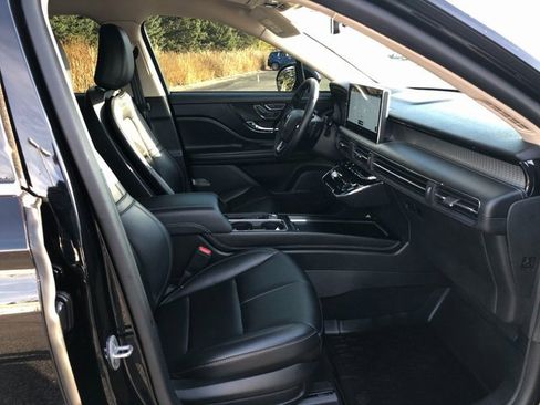 Used 2023 Lincoln Corsair AWD w/ Rear Removable Package Tray image 19