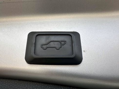 Used 2022 Toyota RAV4 XLE w/ Convenience Package AWD/4WD image 11