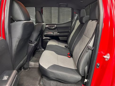 Used 2022 Toyota Tacoma TRD Off-Road w/ Technology Package image 20