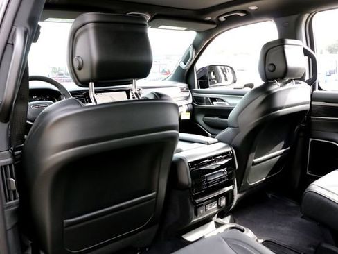 New 2026 Jeep Grand Wagoneer Limited image 17