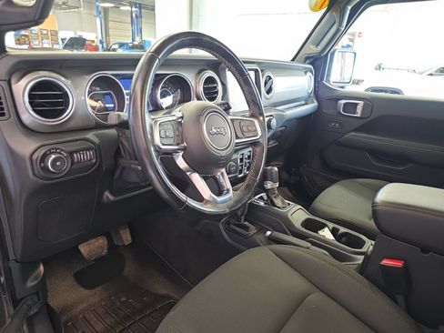 Used 2019 Jeep Wrangler Unlimited Sahara w/ Uconnect 4C Nav & Sound Group AWD/4WD image 10