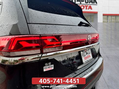 Used 2024 Volkswagen Atlas SE w/ Panoramic Sunroof Package FWD image 37