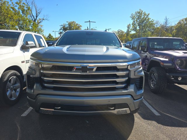 Used 2026 Chevrolet Silverado 1500 High Country w/ Technology Package AWD/4WD image 3