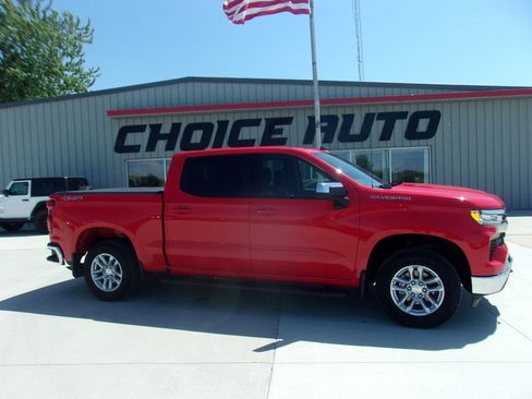 Used 2023 Chevrolet Silverado 1500 LT AWD/4WD image 2
