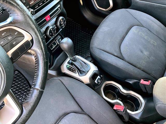 Used 2017 Jeep Renegade Latitude AWD/4WD image 15