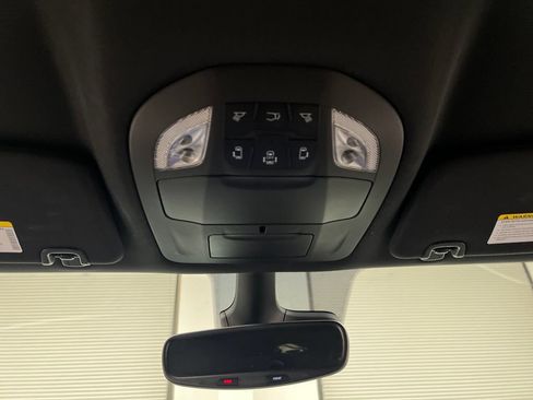 Used 2025 Chrysler Pacifica Select FWD image 70