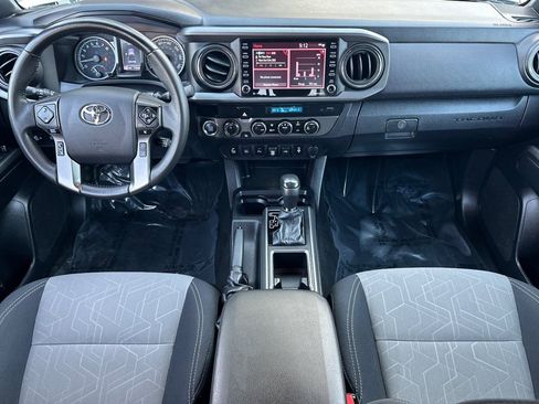 Used 2021 Toyota Tacoma TRD Off-Road w/ Technology Package AWD/4WD image 12