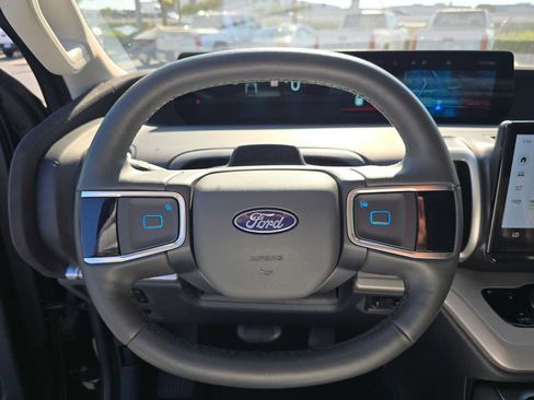 Used 2025 Ford Expedition Active AWD/4WD image 24