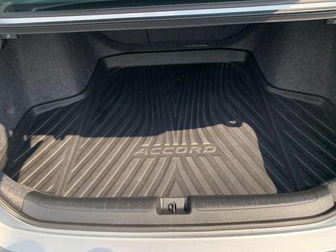 Used 2018 Honda Accord Touring image 23