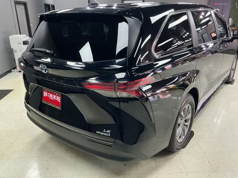 Used 2022 Toyota Sienna LE image 30