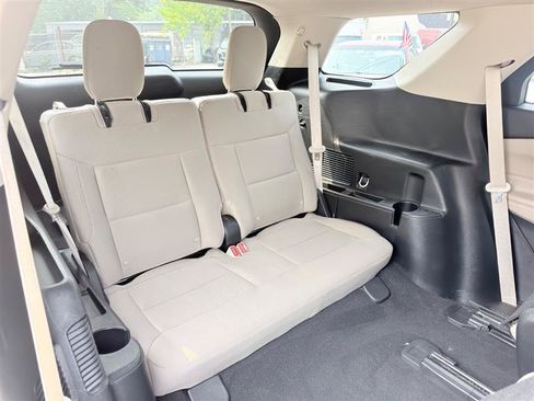 Used 2023 Ford Explorer XLT AWD/4WD image 24