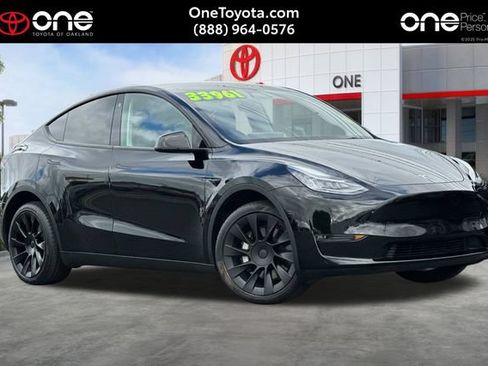 Used 2022 Tesla Model Y Long Range AWD/4WD image 1