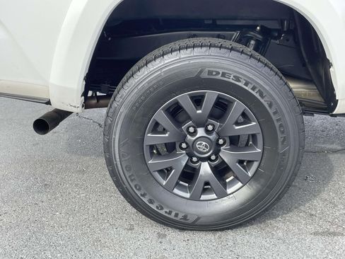 Used 2023 Toyota Tacoma SR5 w/ Technology Package image 7
