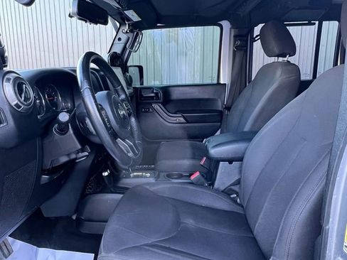 Used 2018 Jeep Wrangler Unlimited Sport S image 9