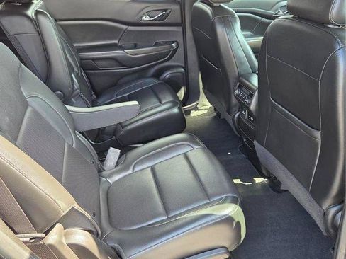 Used 2023 GMC Acadia SLT FWD image 18