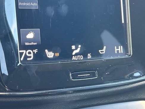 Used 2022 Volvo XC40 T5 Momentum image 29