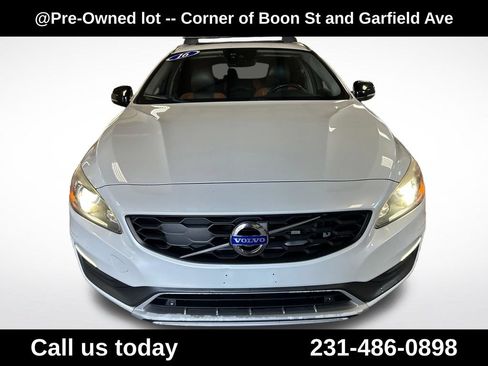 Used 2016 Volvo V60 T5 Cross Country Platinum AWD/4WD image 8