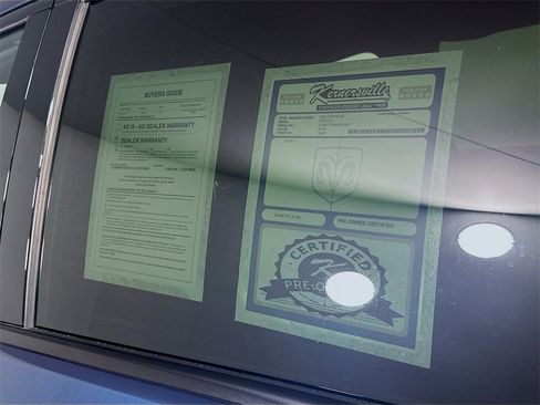 Used 2025 Chrysler Pacifica Limited image 36