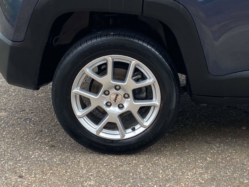Certified 2022 Jeep Renegade Latitude w/ Convenience Group AWD/4WD image 11