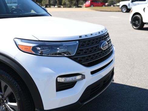 Used 2023 Ford Explorer XLT w/ Equipment Group 202A image 7