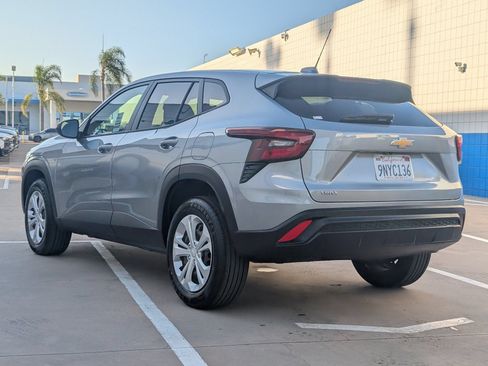 Certified 2024 Chevrolet Trax LS FWD image 10