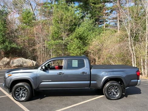 Used 2023 Toyota Tacoma SR5 AWD/4WD image 2