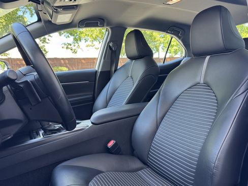 Used 2023 Toyota Camry SE FWD image 5