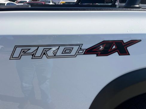 Used 2022 Nissan Frontier PRO-4X w/ Technology Package image 11