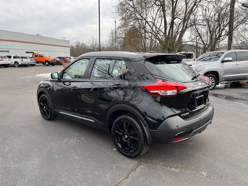 Used 2020 Nissan Kicks SR image 2
