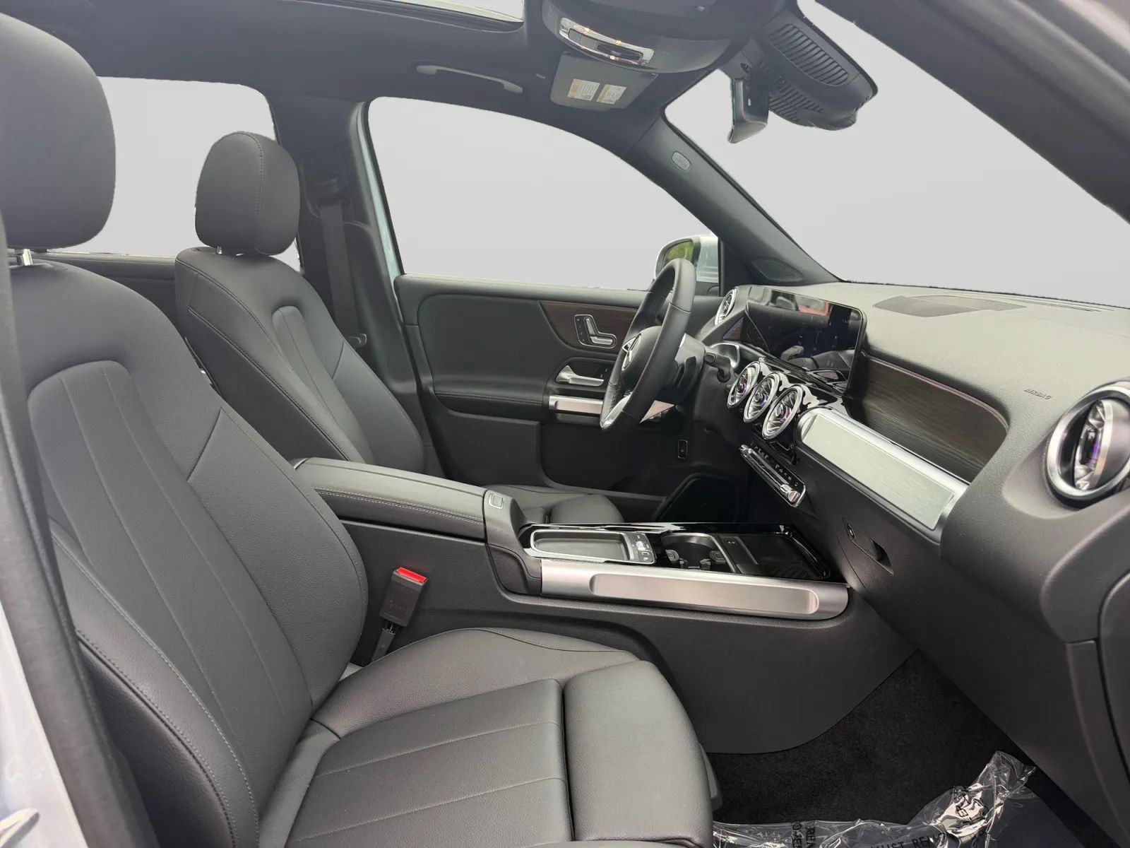 Used 2026 Mercedes-Benz GLB 250 image 34