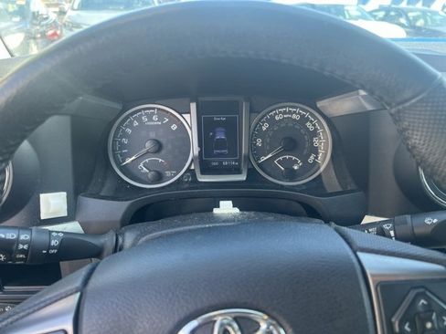 Used 2018 Toyota Tacoma SR5 image 18