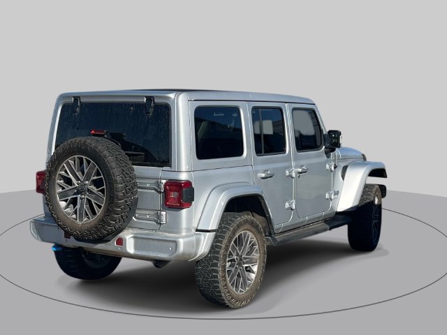 Used 2023 Jeep Wrangler Unlimited Sahara AWD/4WD image 2