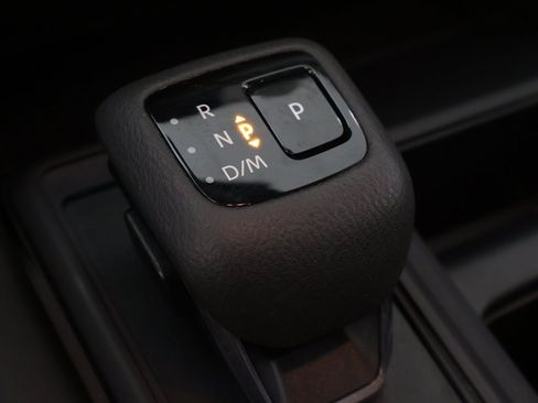 Used 2024 Nissan Pathfinder S image 45